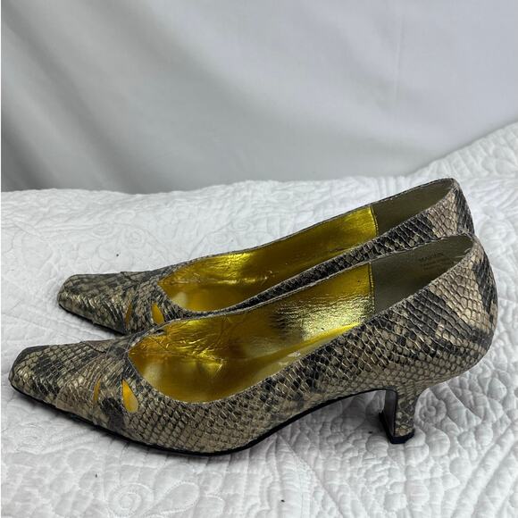 J Renee Women's Size 8 Gray/Cream Marion Faux Snakeskin Kitten Heel Pumps - Picture 10 of 10